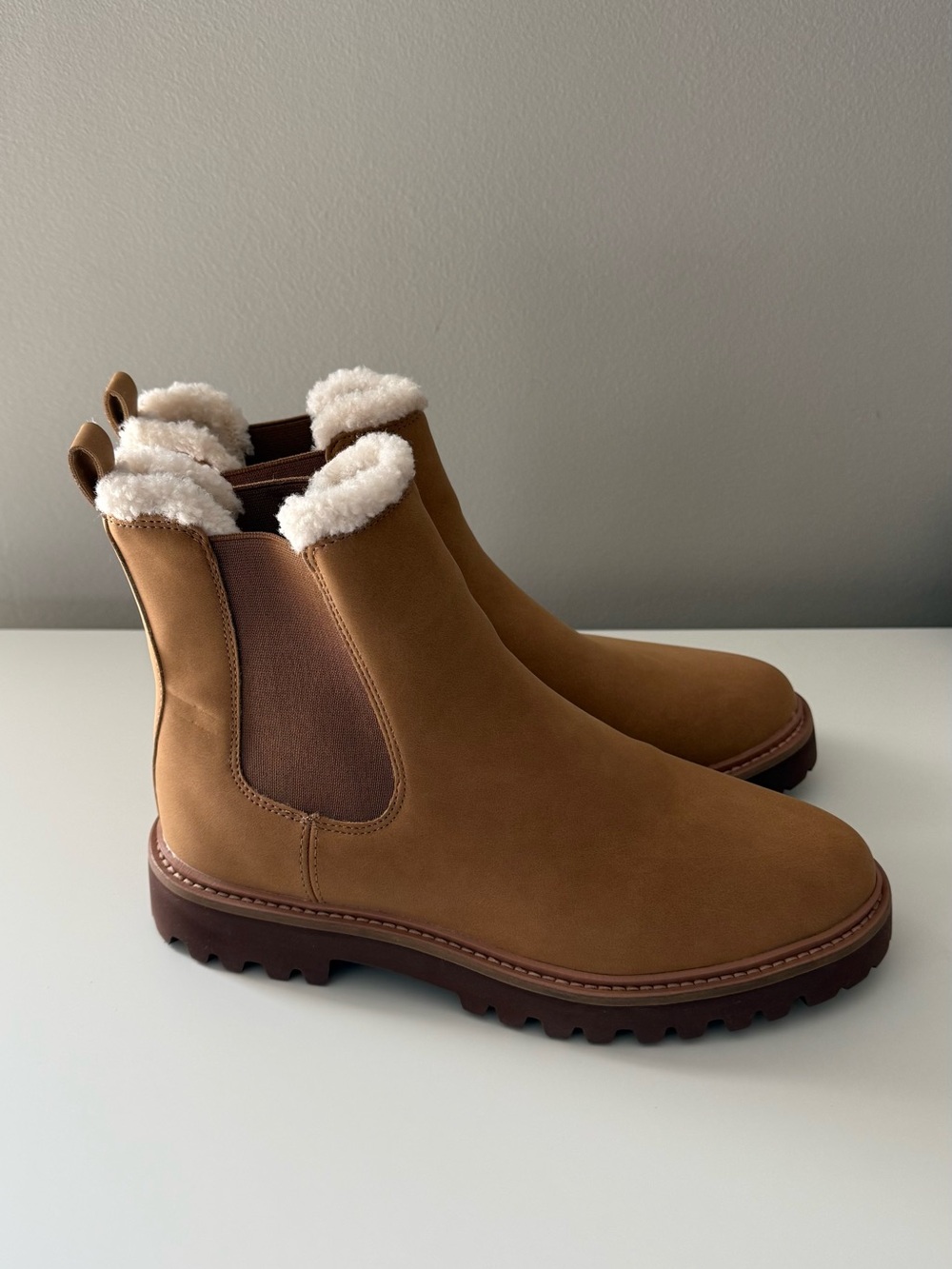 J Crew - 8.5 Tan Shearling-Lined Chelsea Boots, Never Worn